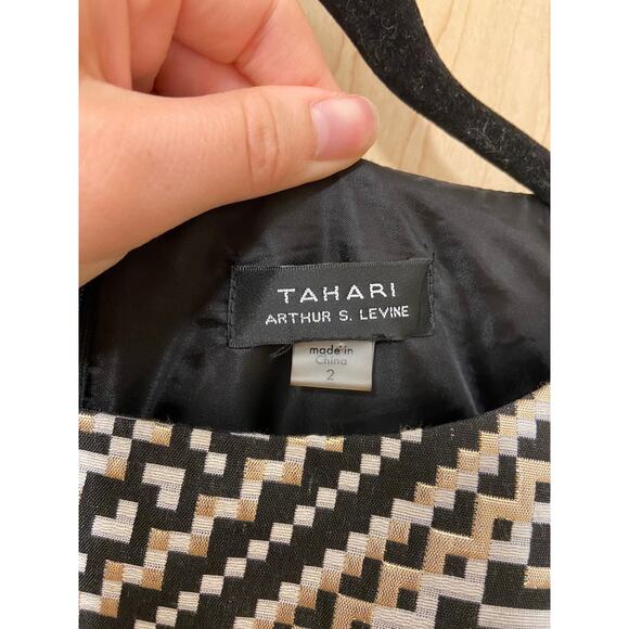 Tahari Arthur S Levine Dress NWT Size 2 Round Neck Sleeveless Geometric A-Line - Picture 5 of 6